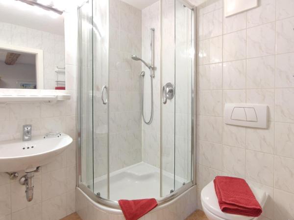 Koller, Pension Haus : photo 5 de la chambre chambre double supérieure avec douche