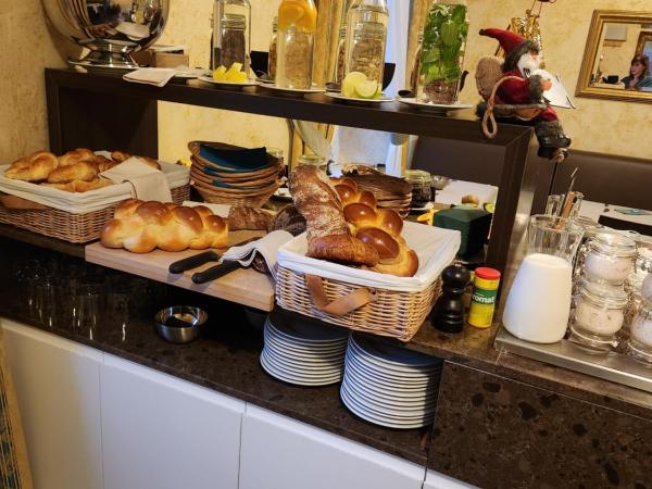 Hotel Millennium : photo 1 de la chambre chambre double supérieure avec balcon et vue sur le lac