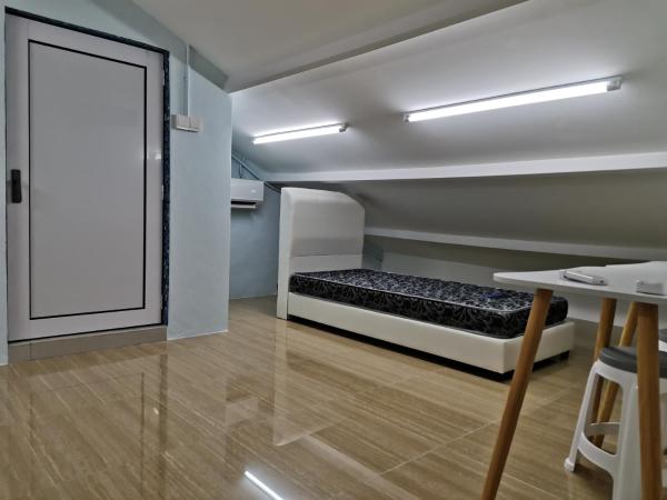 Color Mixed Home Hostel : photo 5 de la chambre chambre lits jumeaux avec salle de bains