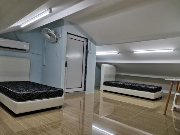 Color Mixed Home Hostel : photo 7 de la chambre chambre lits jumeaux avec salle de bains