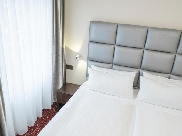 NP Hotel Königshof : photo 6 de la chambre chambre double supérieure
