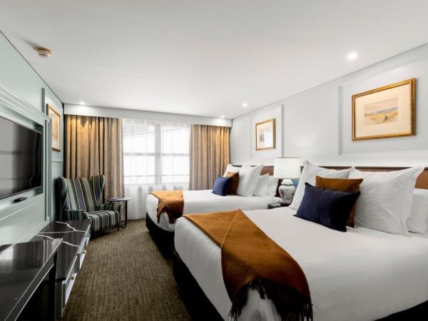 Millennium Hotel Queenstown : photo 6 de la chambre chambre supérieure avec 2 lits queen-size