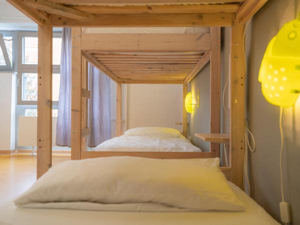 BIG MAMA Berlin : photo 4 de la chambre lit dans dortoir de 4 lits avec salle de bains commune