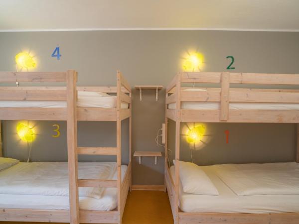 BIG MAMA Berlin : photo 5 de la chambre lit dans dortoir de 4 lits avec salle de bains commune