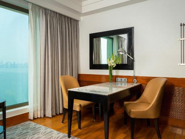 InterContinental Marine Drive Mumbai, an IHG Hotel : photo 9 de la chambre chambre premium avec lit king-size et vue sur la mer