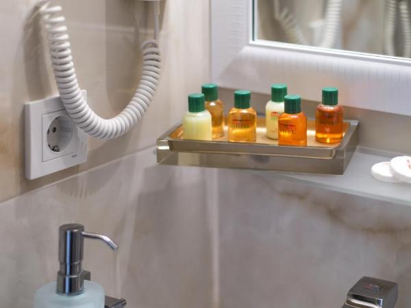 Sidonya Hotel : photo 7 de la chambre chambre triple standard