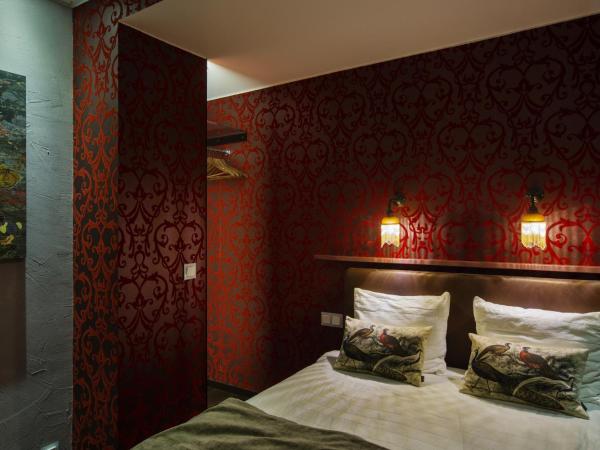 Skanstulls Boutique Hostel : photo 5 de la chambre chambre lit queen-size avec salle de bains privative (sans fenêtre)