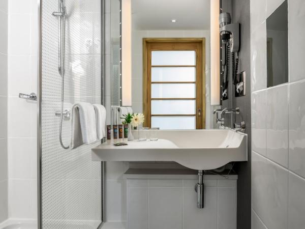 Novotel Istanbul Zeytinburnu : photo 5 de la chambre chambre lit queen-size supérieure avec canapé