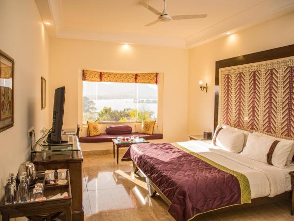 The Lalit Laxmi Vilas Palace : photo 2 de la chambre deluxe double room with lake view- enjoy 10% discount f&b,spa & laundry