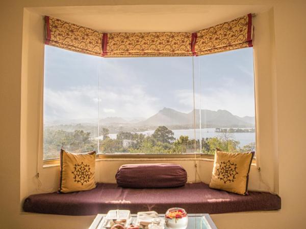 The Lalit Laxmi Vilas Palace : photo 1 de la chambre deluxe double room with lake view- enjoy 10% discount f&b,spa & laundry