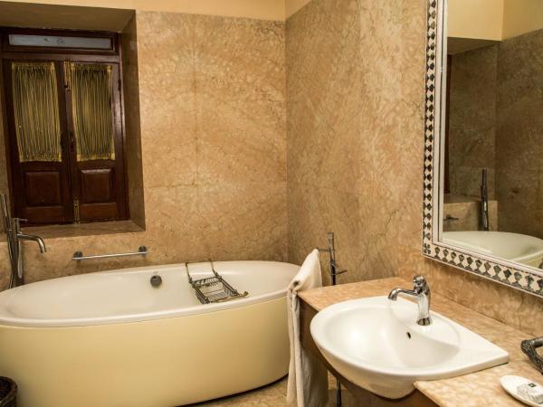 The Lalit Laxmi Vilas Palace : photo 7 de la chambre princess suite - free wifi-- enjoy 10% discount f&b,spa & laundry, vip amenities