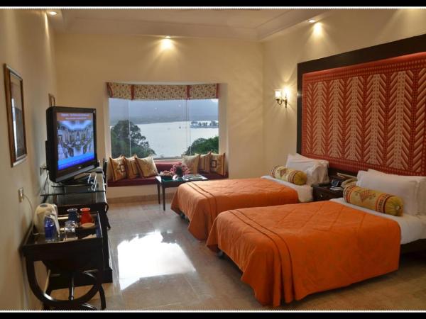 The Lalit Laxmi Vilas Palace : photo 1 de la chambre deluxe twin room with lake view - enjoy 10% discount f&b,spa & laundry