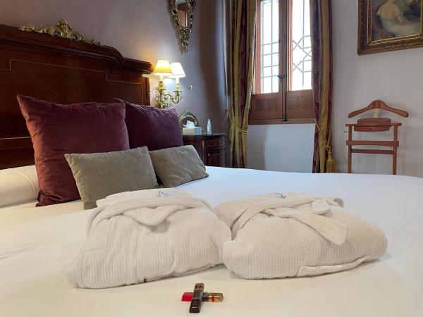 La Llave de la Judería Hotel Boutique : photo 5 de la chambre suite lit queen-size avec baignoire spa