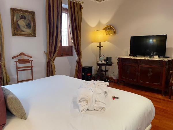La Llave de la Judería Hotel Boutique : photo 8 de la chambre suite lit queen-size avec baignoire spa