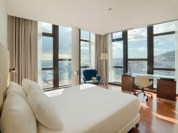 NH Napoli Panorama : photo 1 de la chambre chambre double premium – vue sur mer