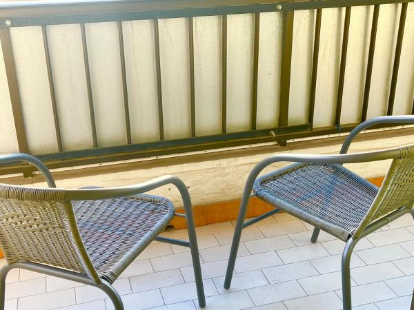 Guest House Leo : photo 4 de la chambre chambre triple avec balcon