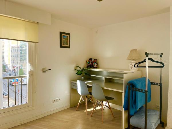 Guest House Leo : photo 3 de la chambre chambre triple avec balcon