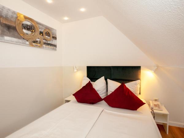 Relax Hotel & SPA Stuttgart : photo 2 de la chambre chambre double standard avec baignoire