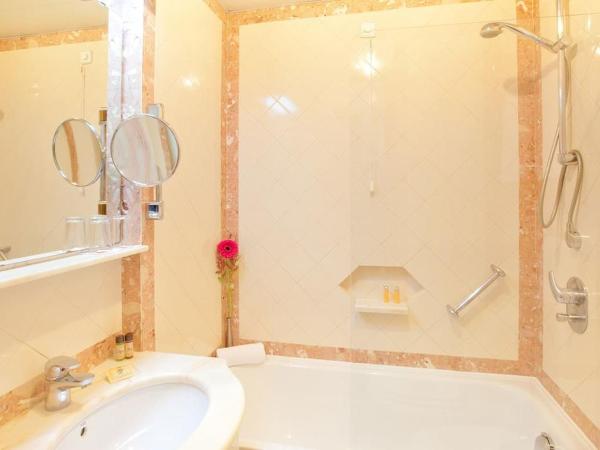 SANA Rex Hotel : photo 2 de la chambre chambre lits jumeaux avec lit d’appoint - 301