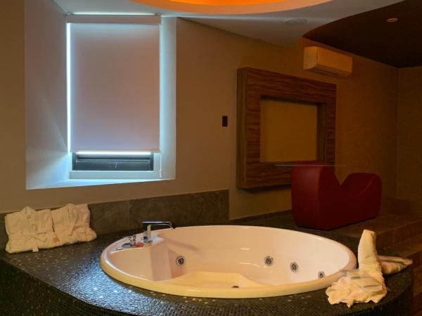 Roxy Motel : photo 7 de la chambre chambre double avec baignoire spa