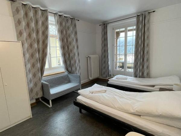 Zentrum Haus Davos : photo 1 de la chambre chambre double avec salle de bains commune
