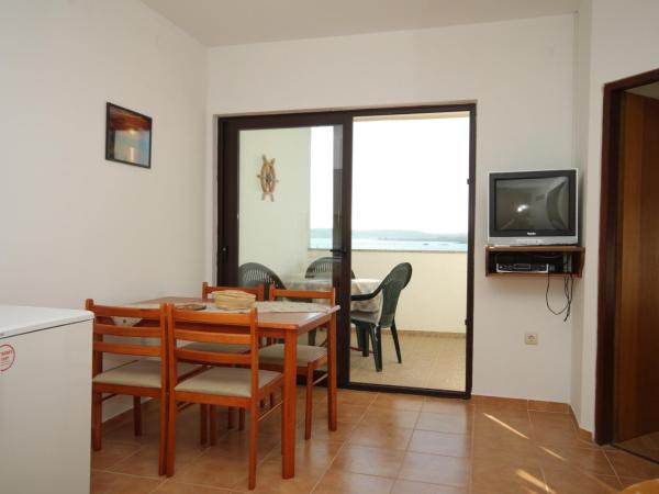 Apartments and rooms by the sea Medulin - 7278 : photo 6 de la chambre appartement 1 chambre avec terrasse - vue sur mer