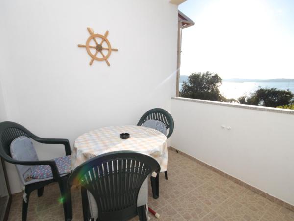 Apartments and rooms by the sea Medulin - 7278 : photo 7 de la chambre appartement 1 chambre avec terrasse - vue sur mer