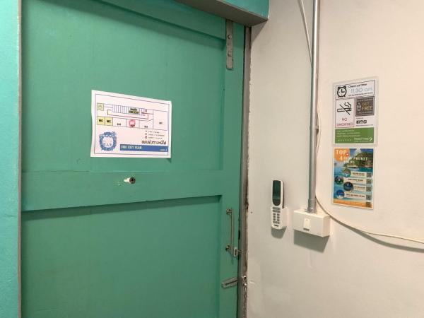 Sleep Sheep Phuket Hostel SHA : photo 5 de la chambre chambre simple avec toilettes et douche communes