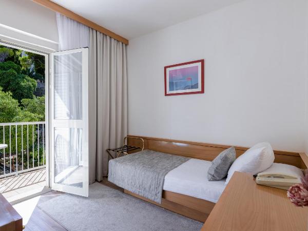 Hotel Splendid : photo 2 de la chambre chambre simple standard avec un balcon et une vue sur le parc

