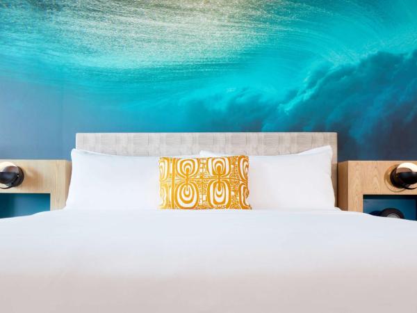 OUTRIGGER Waikiki Beachcomber Hotel : photo 1 de la chambre hébergement 1 lit king-size - vue sur waikiki