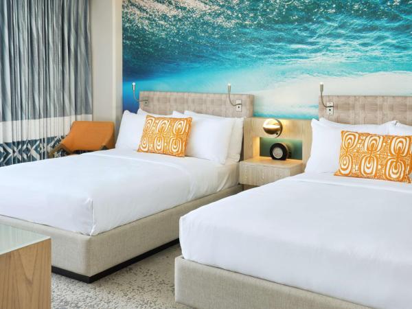 OUTRIGGER Waikiki Beachcomber Hotel : photo 3 de la chambre chambre 2 lits doubles - vue partielle sur océan