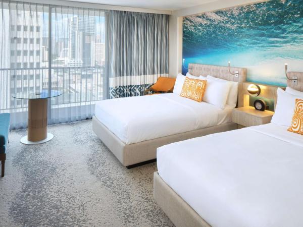 OUTRIGGER Waikiki Beachcomber Hotel : photo 1 de la chambre chambre 2 lits doubles - vue partielle sur océan