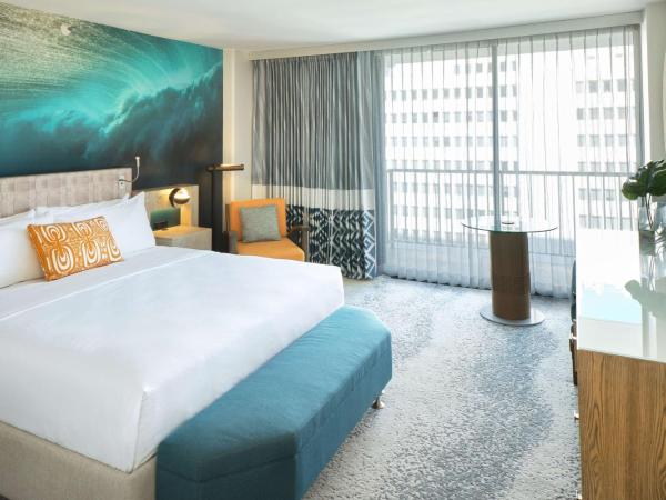 OUTRIGGER Waikiki Beachcomber Hotel : photo 2 de la chambre chambre 1 lit king-size - vue partielle sur océan