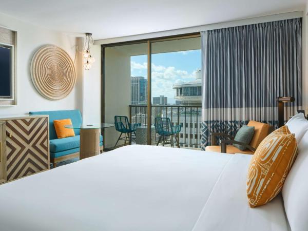 OUTRIGGER Waikiki Beachcomber Hotel : photo 1 de la chambre chambre 1 lit king-size - vue partielle sur océan