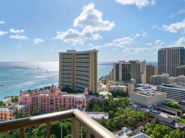 OUTRIGGER Waikiki Beachcomber Hotel : photo 7 de la chambre suite lit king-size - vue sur océan