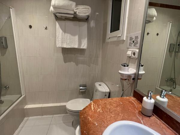 Hotel Travessera : photo 8 de la chambre chambre triple