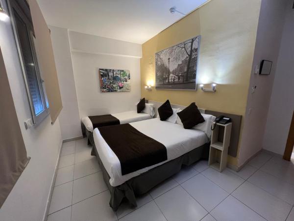 Hotel Travessera : photo 8 de la chambre chambre triple