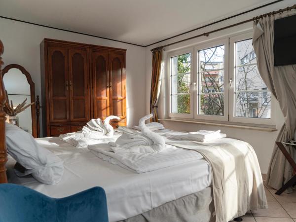 Hotel Petit Wannsee : photo 9 de la chambre chambre double avec salle de bains privative
