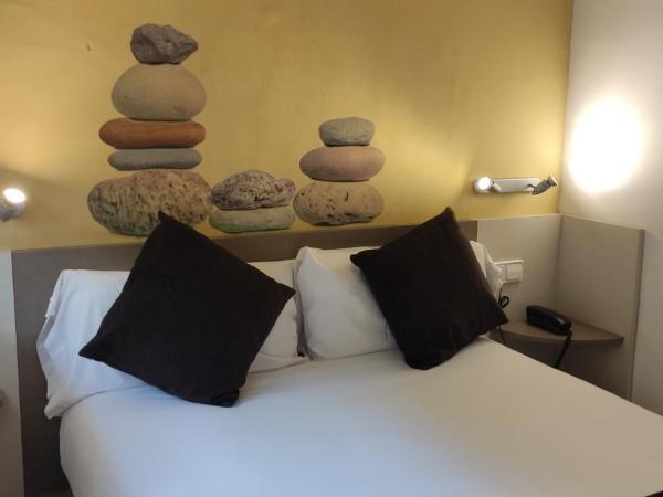Hotel Travessera : photo 2 de la chambre chambre simple