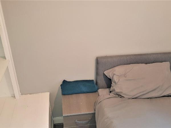 Single Bedroom In Withington M20 1 Single Bed, RM4 : photo 4 de la chambre chambre simple avec salle de bains commune