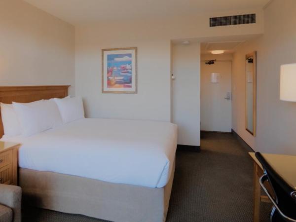 Coast Capri Hotel : photo 5 de la chambre chambre supérieure côte avec 1 lit queen-size - niveau piscine