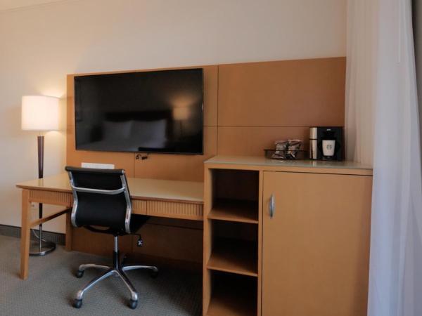 Coast Capri Hotel : photo 1 de la chambre chambre supérieure côte avec 1 lit queen-size - niveau piscine