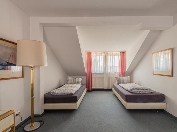 Pension für Monteure in Dresden, Zimmer mit eigenem Bad und großer Gemeinschaftsküche : photo 3 de la chambre chambre quadruple classique