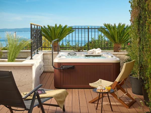 Hotel Villa Harmony : photo 2 de la chambre suite deluxe - jardin avec jacuzzi extérieur - côté mer