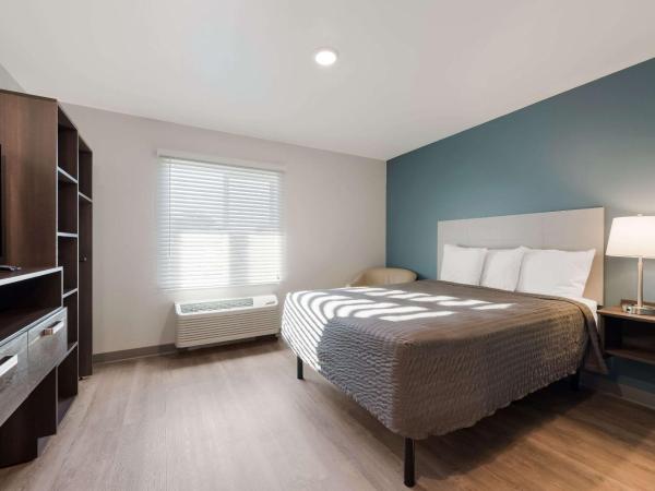 WoodSpring Suites Phoenix-Deer Valley : photo 1 de la chambre chambre lit king-size standard avec canapé-lit - non-fumeurs