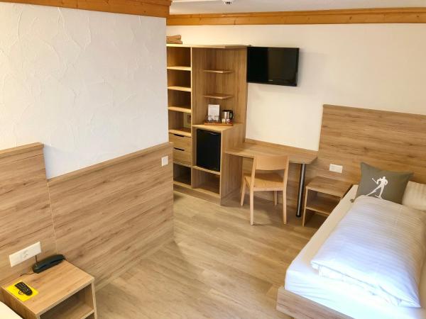 Hotel Crystal : photo 5 de la chambre chambre avec 2 lits séparés