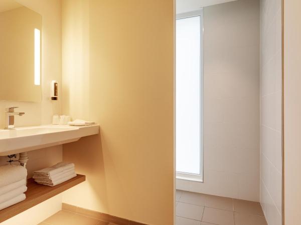 B&B HOTEL Lille Lillenium Eurasanté : photo 4 de la chambre chambre quadruple