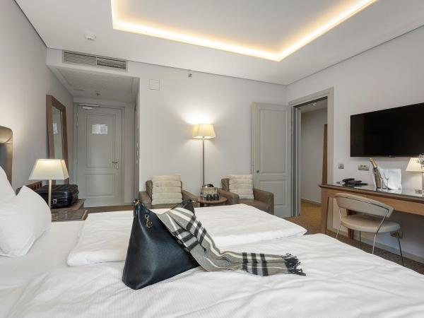 Hotel Royal Prague : photo 3 de la chambre deux chambres doubles communicantes avec 2 salles de bains