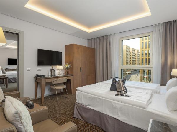 Hotel Royal Prague : photo 4 de la chambre deux chambres doubles communicantes avec 2 salles de bains