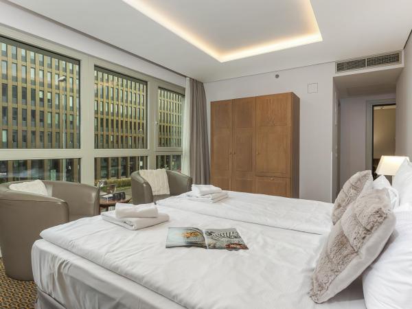 Hotel Royal Prague : photo 5 de la chambre deux chambres doubles communicantes avec 2 salles de bains
